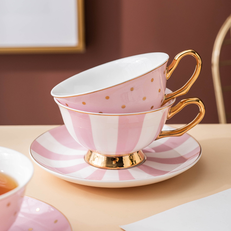 セラミックピンクコーヒーマグカップ、ディッシュティーカップ付 - Coffee Tea Home のレビューと価格