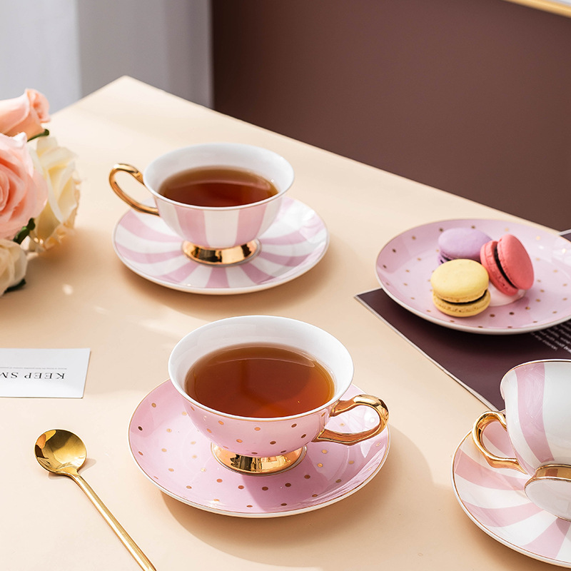 セラミックピンクコーヒーマグカップ、ディッシュティーカップ付 - Coffee Tea Home のレビューと価格
